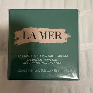 La Mer Moisturizing Soft Crème in (still in shrink wrap)